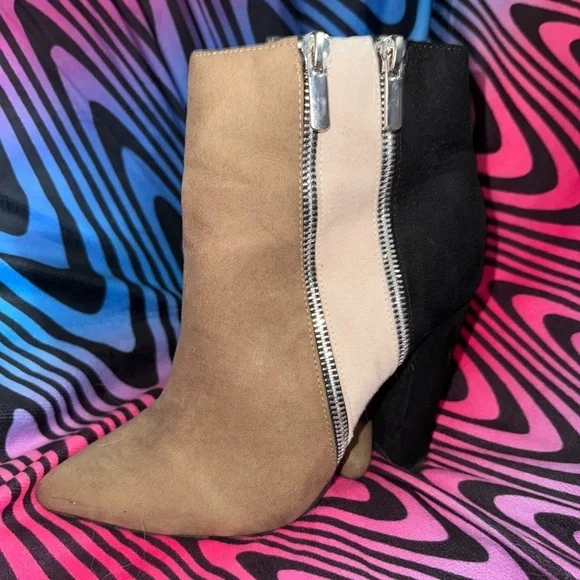 JustFab Tri-Color Booties - black cream beige - Picture 5 of 9